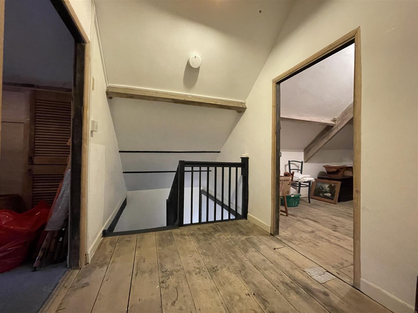 2ND FLOOR - LANDING